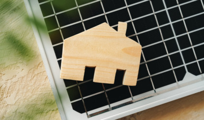 orientation panneau solaire sur le toit d'une maison